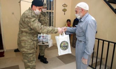 Milli Savunma Bakanlığı 65 yaş üzeri vatandaşlara yardım ve yaşam malzemesi dağıttı!.