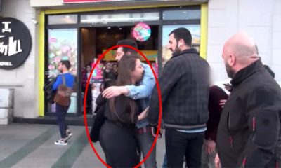 Yaşlı bir adam tarafından tacize uğrayan genç kız “Ne var benim üstümde” diyerek sinir krizi geçirdi!.