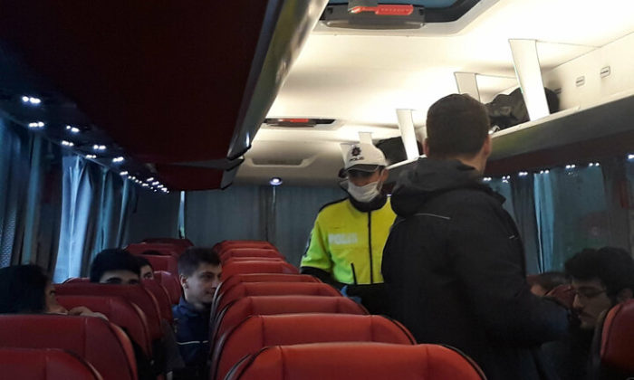 İstanbul’un giriş ve çıkışlarında koronavirüs denetimleri saat 17:00 itibarı ile resmen başladı!.