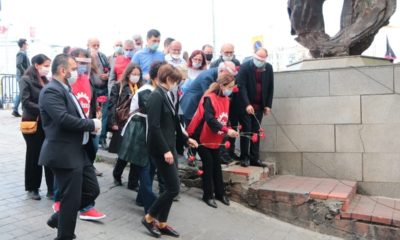 Kaftancıoğlu’nun başını çektiği CHP’liler, sosyal mesafeyi hiçe sayarak 1 Mayıs için sokağa indi!.