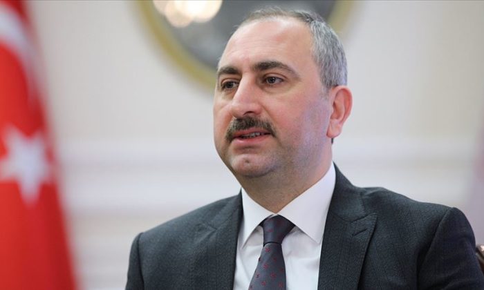 Adalet Bakanı Gül, cezaevlerindeki koronavirüs teşhisi sayısını açıkladı!.