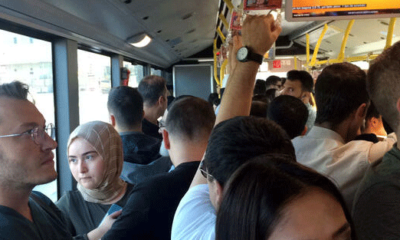 Metrobüste ilginç diyalog!. “Sabret 4 yıl kaldı!.”