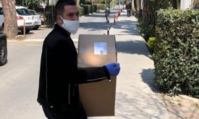 Arda Turan söz verdiği gibi maske yardımı dağıtımına başladı!.