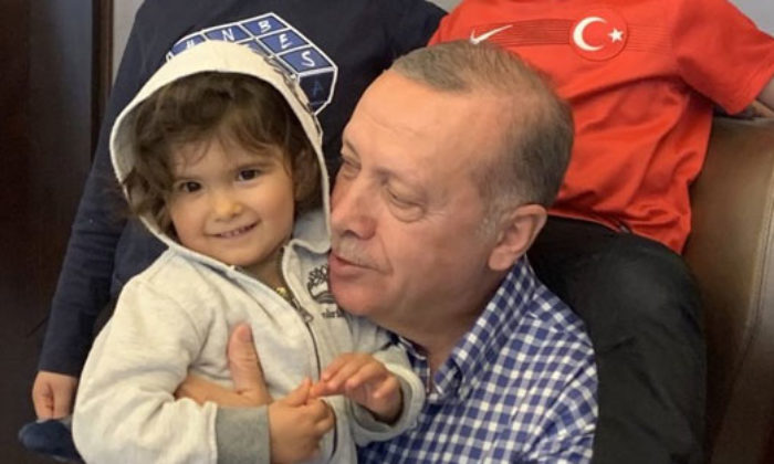 Cumhurbaşkanı Erdoğan’ın 23 Nisan fotoğrafına sosyal medyada yoğun ilgi…