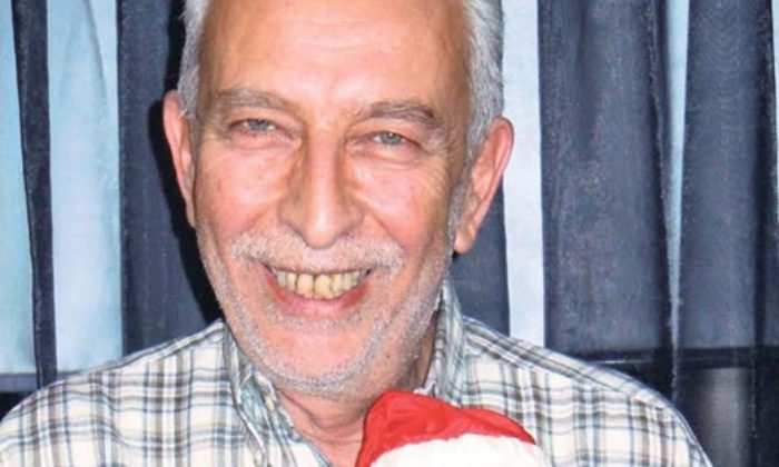 Mahalle Yanarken O Saçını uzatacakmış!.