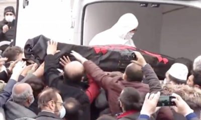Haydar Baş’ın cenaze töreninde izdiham! Tabutunu taşımak için birbirlerini ezdiler!.