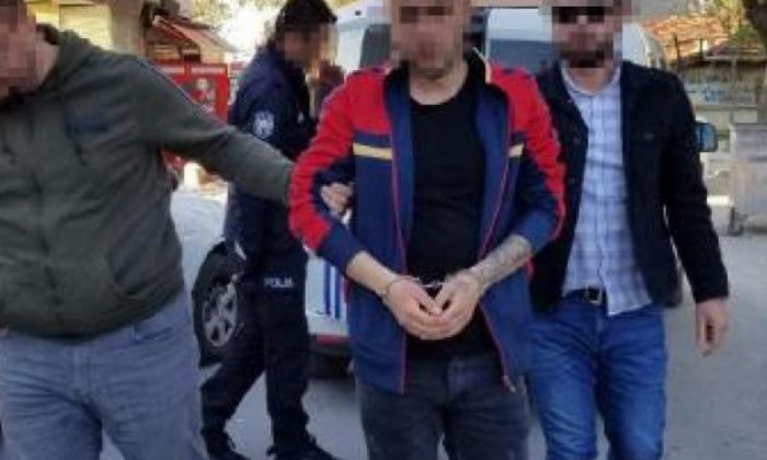 Ev hapsinde ki şahıs, dışarı çıkmasına izin vermeyen babasını dövüp kaçtı!.