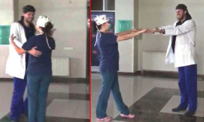 Sağlık çalışanı çift düğün danslarını hastane koridorunda yaptı!. (Tıkla İzle)