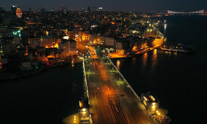 Osmanlı’nın payitahtı rüya gibi… İstanbul sessizliğe büründü!. (video haber)