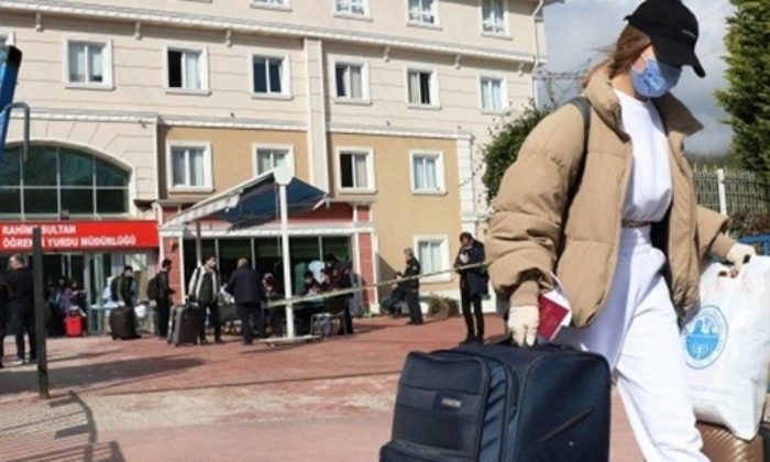 Gazeteci Mevlüt Tezel: “B*k çukuru dedikleri Türkiye’ye şimdi koşa koşa geri dönüyorlar!.”
