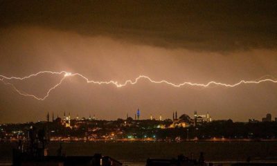 İstanbul’da beklenen sağanak gece yarısı başladı!. (video haber)