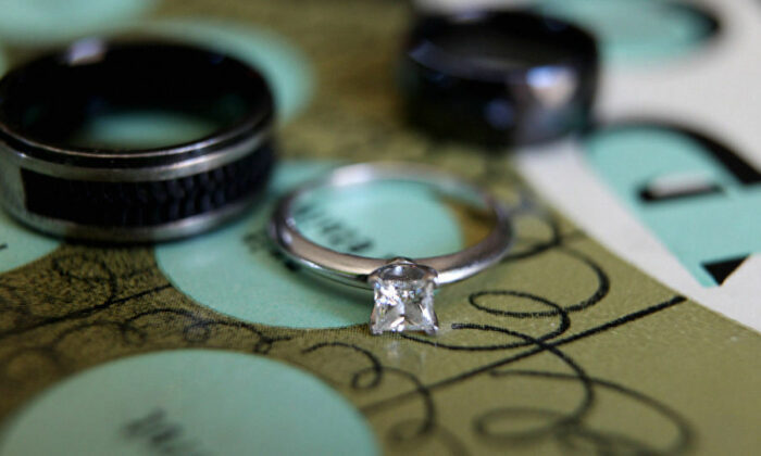 Bilim Kurulu Üyesi Canan Ağalar’dan saat ve yüzük uyarısı…