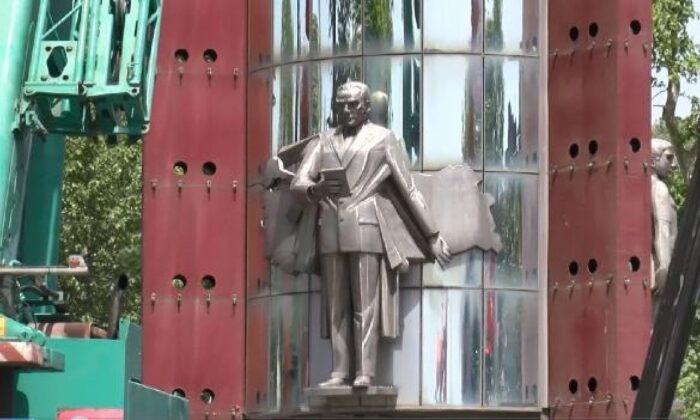 Beşiktaş Meydanı’nda ki Atatürk Anıtı kaldırıldı!.