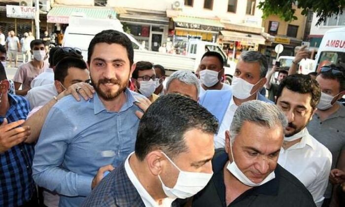 Vefa Destek Grubu’na saldıran CHP’li Eren Yıldırım ve ekibi hizmetten rahatsız olup, çektiği videoları Belediye Başkanı Zeydan Karalar’a göndermiş!. (video haber)