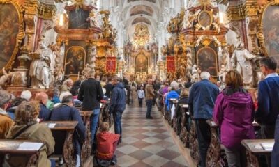 Almanya’da bir kilisedeki ayine katılan 40’dan fazla kişiye Covid-19 bulaştı!.