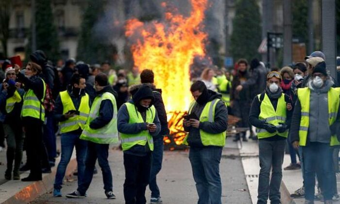 Koronavirüsün etkisi azalında Macron’un kabusu olan Sarı Yelekliler geri döndü!.