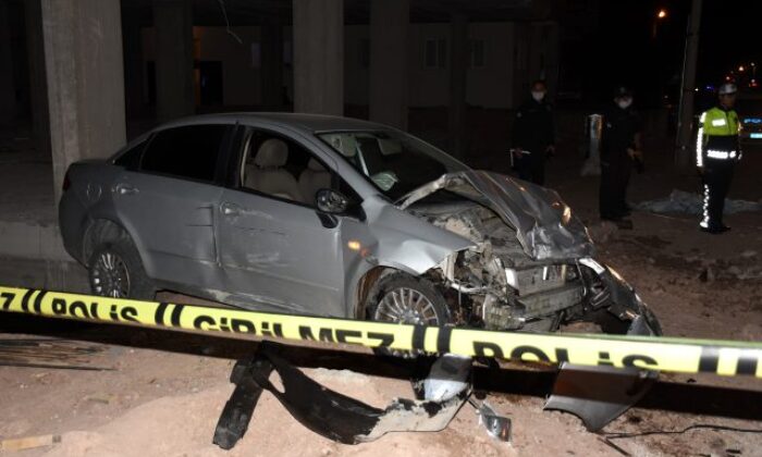 Aksaray’da şüpheli aracı kovalayan polis ekibi kaza yaptı!.