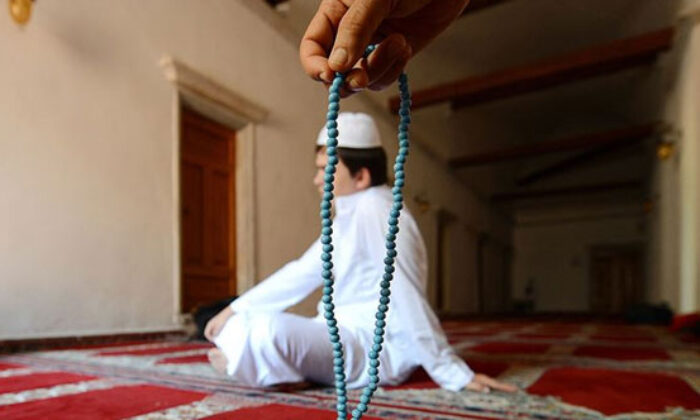 Allah belanızı versin!. Başlarını kapatıp Ramazan ile dalga geçtiler!.