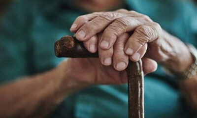65 yaş üstü yaşlılara 4 saatlik dışarı çıkma izni geldi!.