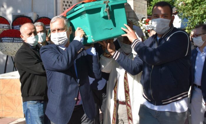 Sabah annesini toprağa verdi, akşam Mehmetçik ile iftar yaptı!.