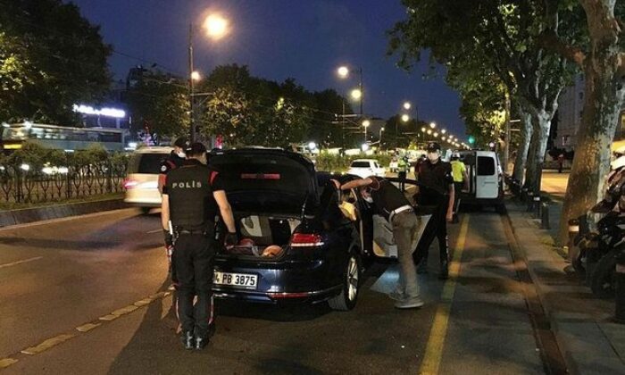 İstanbul’da 5 bin polisin katılımıyla “Yeditepe Huzur” uygulaması gerçekleştirildi!.