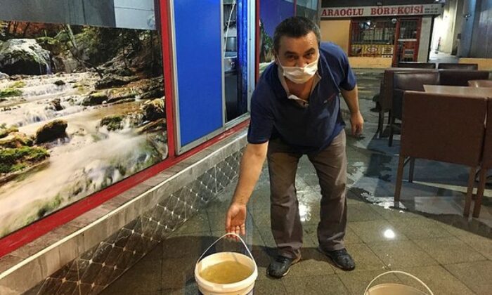 İstanbullular isyan etti! İBB hatalı asfaltlama yaptı, otogarı yine su bastı!.