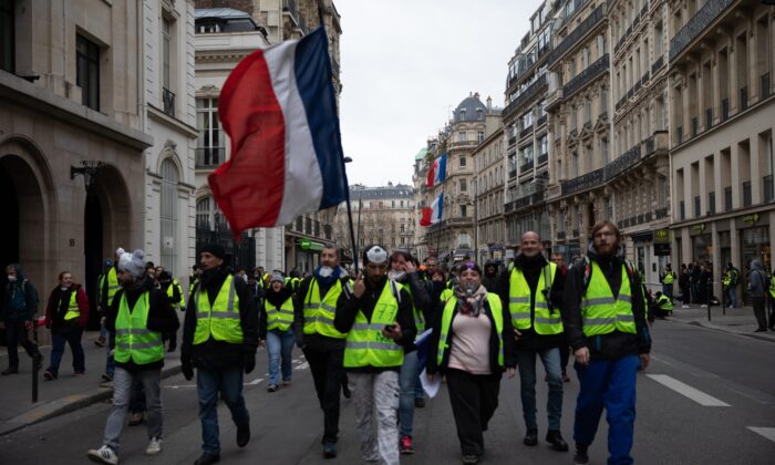 Sarı Yelekliler’in coronavirüs molası bitti, yeniden sokaklara indiler!.