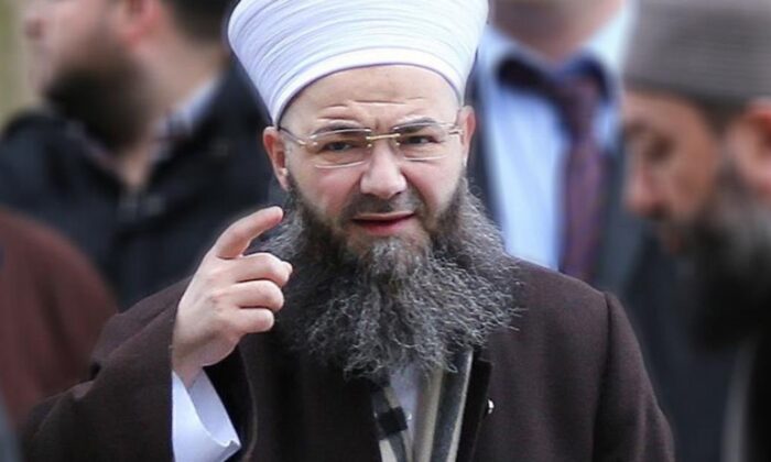 Cübbeli Ahmet Hoca’dan Sultan Abdülhamid’e “aşağılık” diyen Merdan Yanardağ’a tepki! “Seni Allah’a havale ediyoruz!.” (video haber)