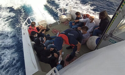 Türk kara sularına geri itilen 10 sığınmacı kurtarıldı!.