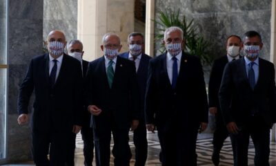 CHP’de alternatif çok! Bu kez adalet yazılı maske taktılar!.