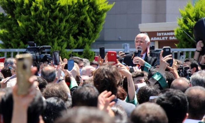 İstanbul Adalet Sarayı önünde avukatlardan savunma mitingi…