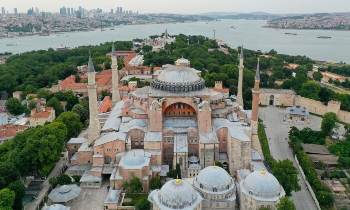 Ayasofya gerçeği! Ortaya çıkan tarihi belgeler sahtekârlık olduğunu ortaya koyuyor!.