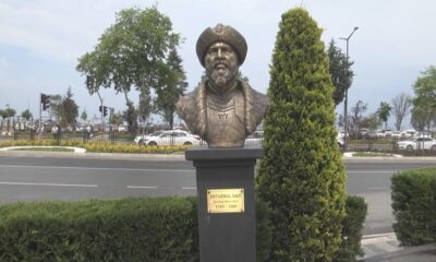 Ertuğrul Gazi büstünün Engin Altan’a benzemesi tepki çekmişti! İki müdür görevden alındı!.