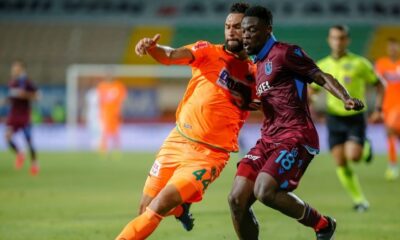 4 gol 2 kırmızı kart! Trabzonspor Alanyaspor’la 2-2 berabere kaldı!.