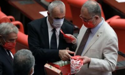 CHP’nin maskelerini kankası HDP beğenmedi!.