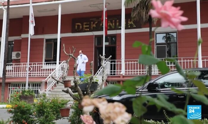 Fransız basını Türkiye’nin coronavirüsle mücadelesine hayran kaldı!.
