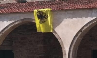 Rumlardan alçak provokasyon! Camii duvarına Bizans bayrağı astılar!.