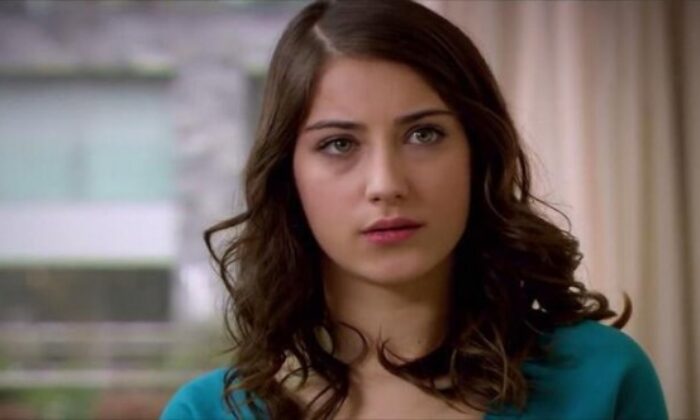 Hazal Kaya’dan LGBT açıklaması! “Çocuğun eşcinsel olsa, tepkin ne olurdu?.” sorusuna öyle bir cevap verdi ki…