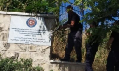 Türk Bayrağını hazmedemeyen terörist İsrail Kudüs’te TİKA’nın tabelalarını söktü!.