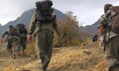 Kandırılarak YPG/PKK’ya katılan oğullarının taziyesine gelen teröristleri kovdular!.