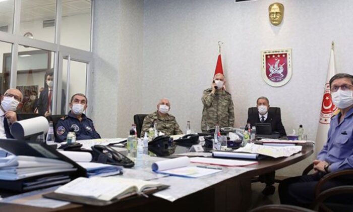 Pençe-Kaplan Operasyonu böyle yönetiliyor!. Hulusi Akar ve Kuvvet Komutanları Harekat Merkezi’nde… (video haber)