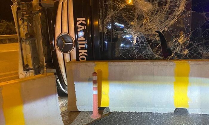 SON DAKİKA! Bursa’da gece yarısı feci kaza! 3 ölü, 14 yaralı…