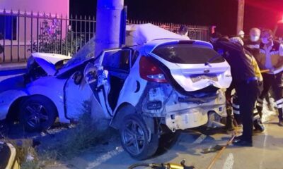 Bursa’da feci kaza! Otomobil elektrik direğine çarptı!. 3 ölü, 1 yaralı..