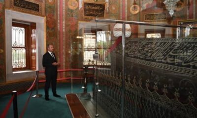 Adalet Bakanı Abdülhamit Gül Sultan Fatih’in huzurunda! “Vasiyetin emin ellerde..”