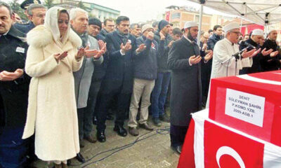 İyi Parti’nin Beyaz Kürklü Çakma Madonnası istifa etti!.