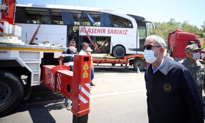 Hulusi Akar askerlerimizin şehit olduğu kazanın nedenini açıkladı!.