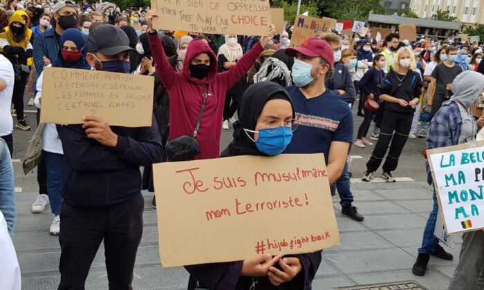Belçika’da başörtüsü yasağı protesto edildi!.
