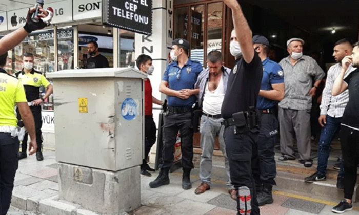 “Benim bardak sana geldi” tartışması nedeniyle çıkan kavgada iki kişi yaralandı!.