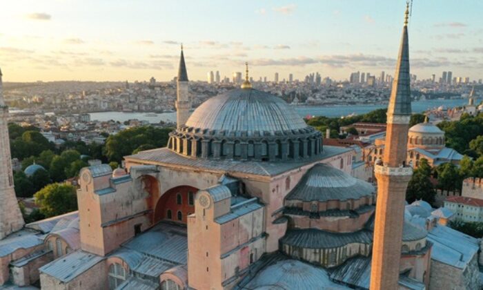 Cezayirli milletvekilinden İslam ülkelerine Ayasofya Camisi tepkisi..