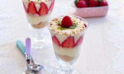 Sıcaktan bunalmışlara iyi gelecek: Bardakta Meyveli Muhallebi!.